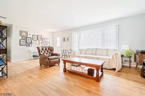 24 Sandra Ln, Wayne, NJ 07470 photo 5