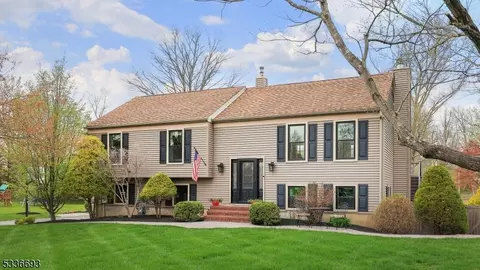 7 Kent Ct, Annandale, NJ 08801