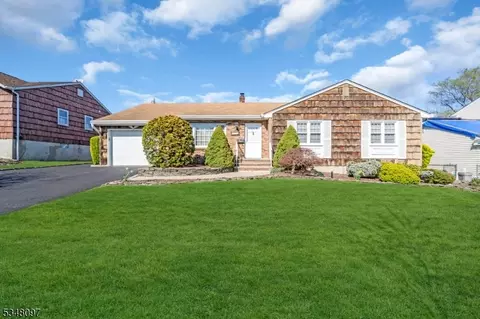 40 Trella Ter, Clifton, NJ 07013