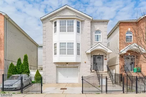 11-13 Vine St, Newark, NJ 07102