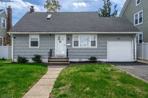 724 E 2nd Ave, Roselle, NJ 07203