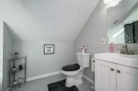 724 E 2nd Ave, Roselle, NJ 07203 photo 24