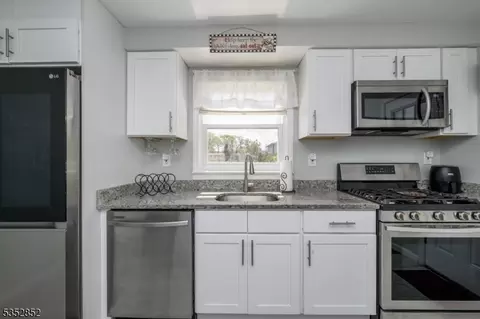 724 E 2nd Ave, Roselle, NJ 07203 photo 11
