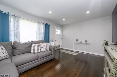 724 E 2nd Ave, Roselle, NJ 07203 photo 5