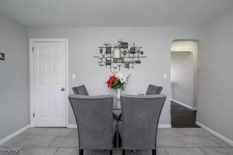 724 E 2nd Ave, Roselle, NJ 07203 photo 10
