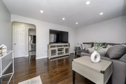 724 E 2nd Ave, Roselle, NJ 07203 photo 7