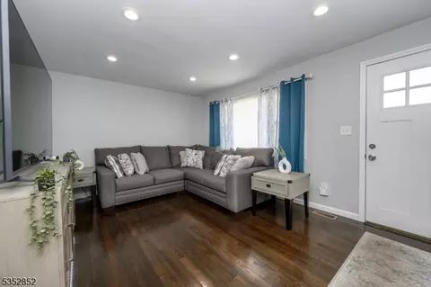 724 E 2nd Ave, Roselle, NJ 07203 photo 4