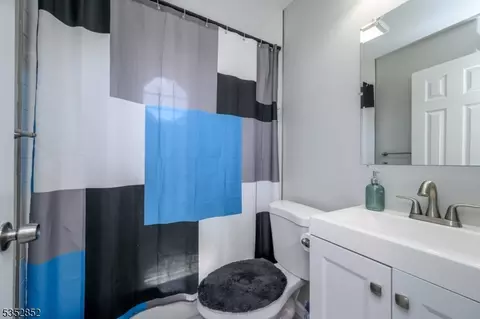 724 E 2nd Ave, Roselle, NJ 07203 photo 12