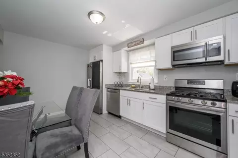 724 E 2nd Ave, Roselle, NJ 07203 photo 9