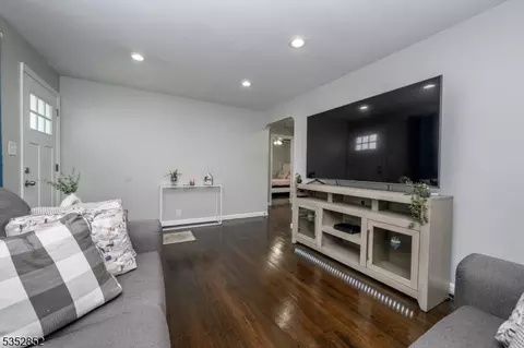 724 E 2nd Ave, Roselle, NJ 07203 photo 6