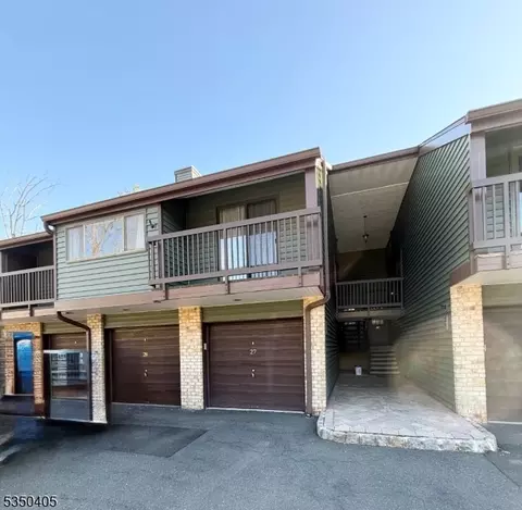 28 Summit Ct, Annandale, NJ 08801
