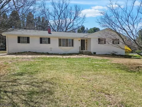 33 Kim Ln, Hackettstown, NJ 07840