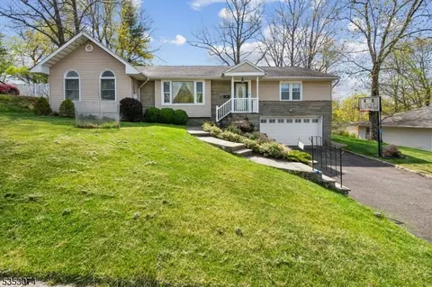 10 Oxford Dr, Livingston, NJ 07039