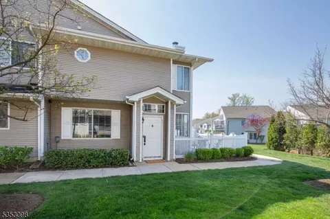 71 Ashley Ct, Bedminster, NJ 07921