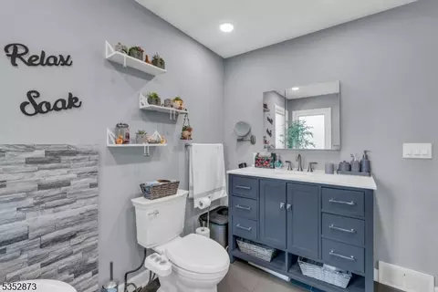 75 Barnsdale Rd, Wayne, NJ 07470 photo 22