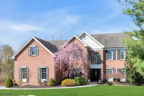 41 Warwick Rd, Flanders, NJ 07836