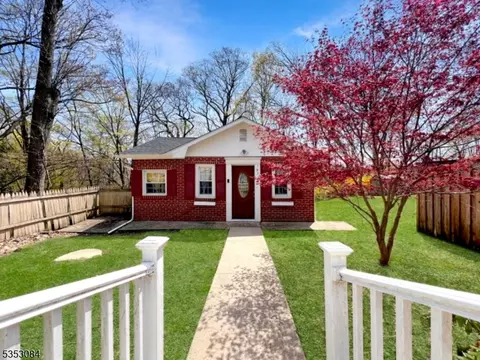 187 Monroe Trl, Hopatcong, NJ 07843
