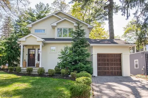 22 Overlook Rd, Caldwell, NJ 07006