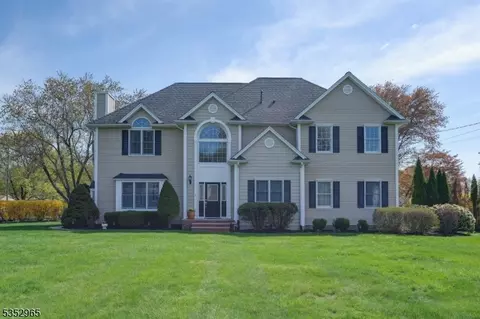 5 Phillips Manor Rd, Towaco, NJ 07082