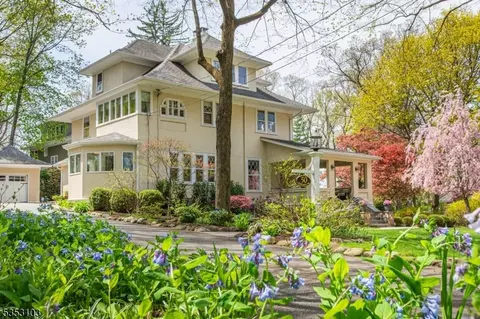 50 Dartmouth Rd, Mountain Lakes, NJ 07046