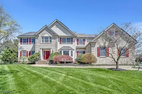 14 Smith Ct, Hillsborough, NJ 08844