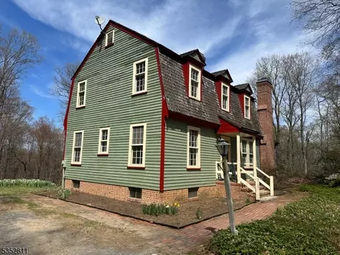 14 Summerfield Rd, Belvidere, NJ 07823