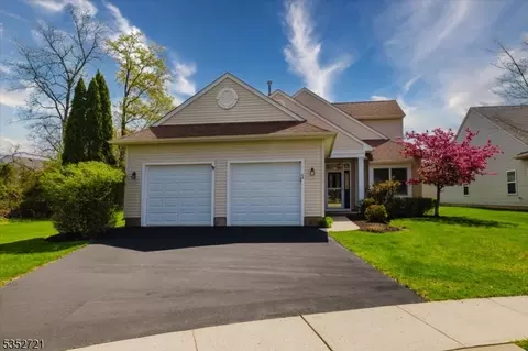 64 Esplanade Dr, Somerset, NJ 08873