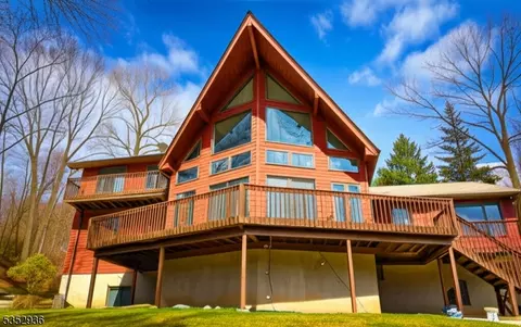 45 Flanders Rd, Hewitt, NJ 07421