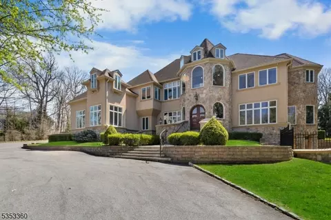 5 Fox Chase Dr, Watchung, NJ 07069