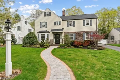 31 Reynen Ct, Ridgewood, NJ 07450