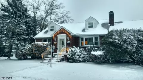 403 Hamilton St, Roselle, NJ 07203
