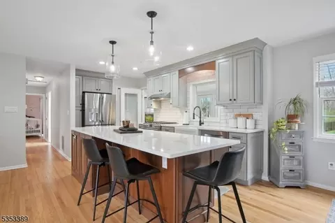 2 E Ridge Rd, Morristown, NJ 07960