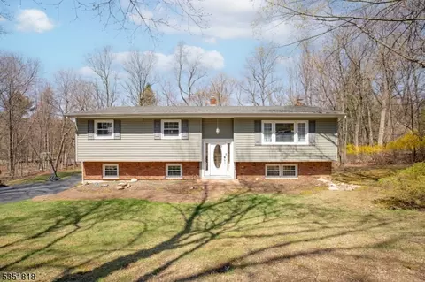 11 Osage Rd, Oakland, NJ 07436