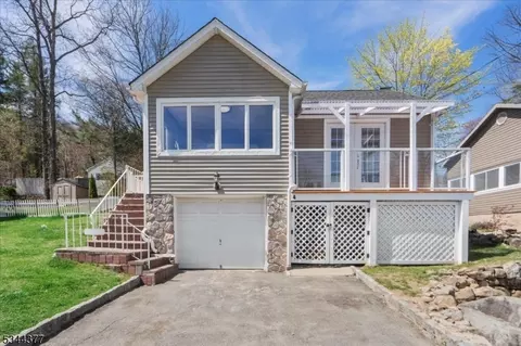 4 Shore Rd, Lake Hopatcong, NJ 07849
