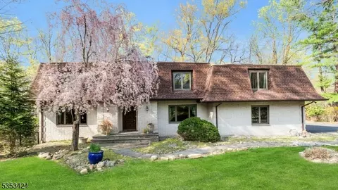 41 Gristmill Ln, Upper Saddle River, NJ 07458