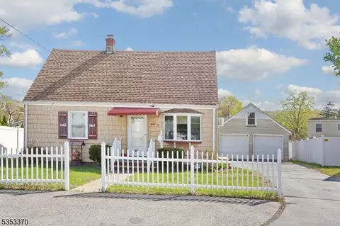32 Smith Ave, Haskell, NJ 07420