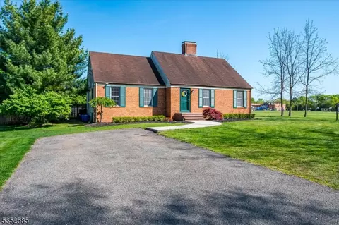 27 Vermont Ave, Franklin Park, NJ 08823