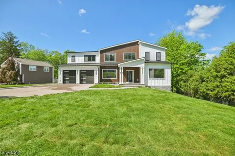 40 Bear Brook Ln, Livingston, NJ 07039