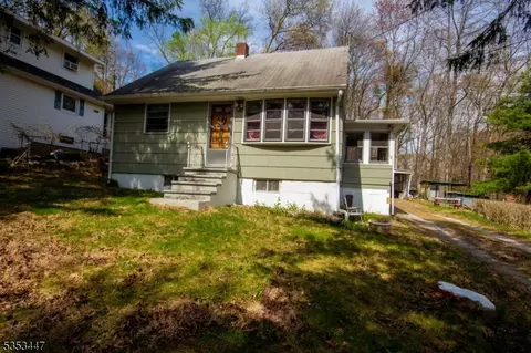 906 Upper Dr, Newton, NJ 07860