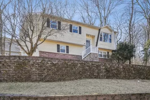 35 Fordham Trl, Hopatcong, NJ 07843