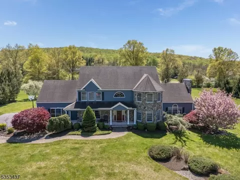 7 Deer Run, Lebanon, NJ 08833