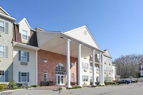 7418 Richmond Rd #418, West Milford, NJ 07480
