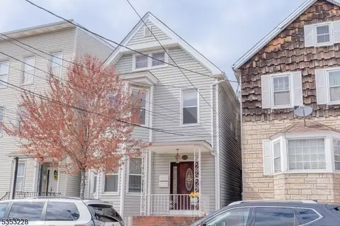218 Cleveland Ave, Harrison, NJ 07029