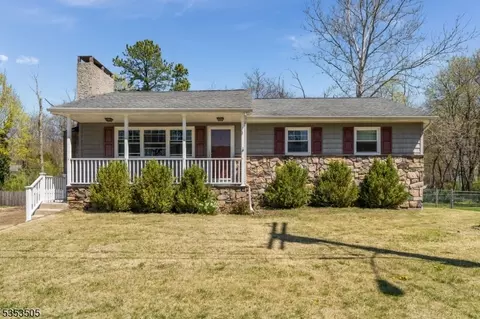 21 Mill St, Stockton, NJ 08559