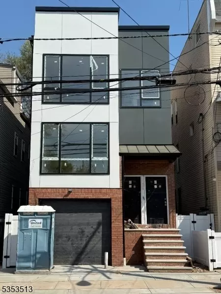 144 S 9th St, Newark, NJ 07107