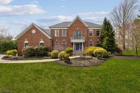 37 Warwick Rd, Flanders, NJ 07836