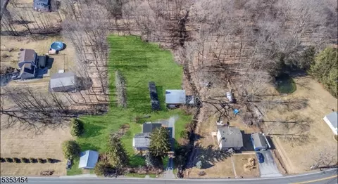4465 Rudetown Rd, Hamburg, NJ 07419