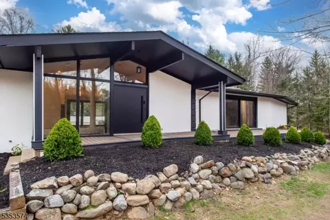 9 Fieldstone Ct, Upper Saddle River, NJ 07458