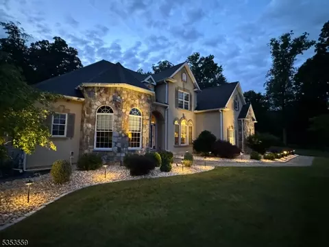 24 Violet Trl, Lafayette, NJ 07848