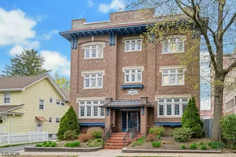 15 The Cres UNIT 4, Montclair, NJ 07042